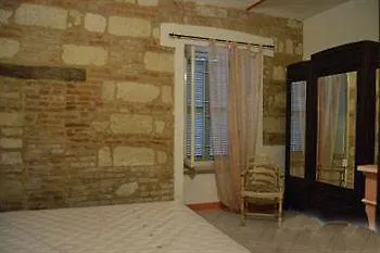 Castello Di Uviglie 펜션