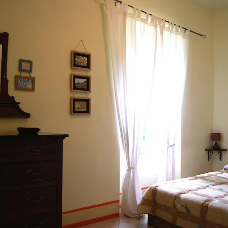 Castello Di Uviglie 펜션 로시냐노몬페라토