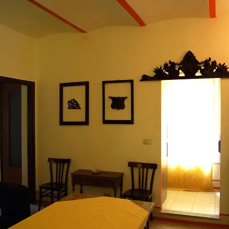 Castello Di Uviglie * 로시냐노몬페라토